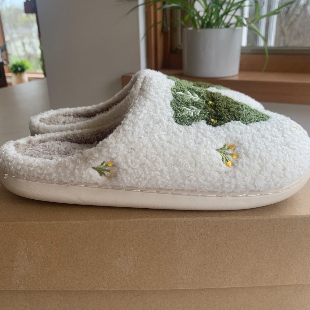 Preppy Tree Slippers - Picture 3 of 7